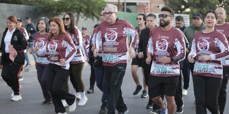 Rocha Moya da el banderazo inicial del Primer Medio Maratón ISDE 2024