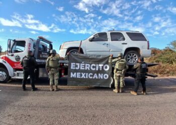 FGE y fuerzas federales realizan cateo en Mazatlán: aseguran vehículos robados y con placas sobrepuestas