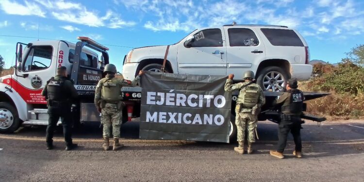 FGE y fuerzas federales realizan cateo en Mazatlán: aseguran vehículos robados y con placas sobrepuestas