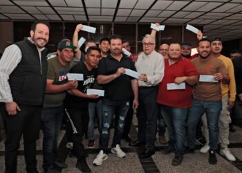 Entrega el Gobernador Rocha apoyos directos a músicos de Culiacán y Navolato