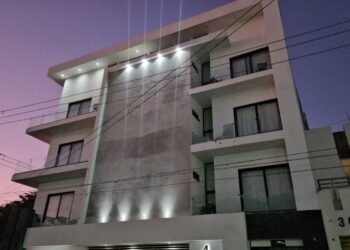 Atacan a balazos complejo habitacional de lujo en Montebello