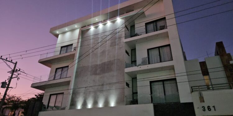 Atacan a balazos complejo habitacional de lujo en Montebello