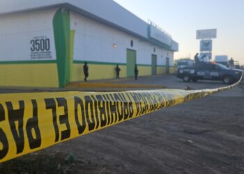 Localizan asesinado con R-15 y “Cuerno de Chivo” a un joven en El Quemadito