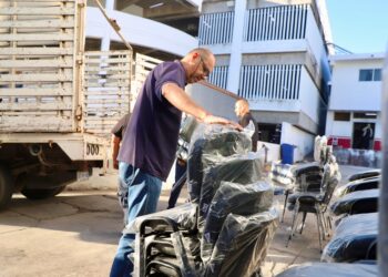 Entrega Secretaría de Salud 50 sillas al ISSSTE