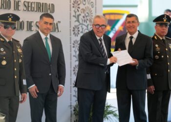 Rocha Moya tomó protesta al general de Brigada, Oscar Rentería Schazarino como nuevo titular de la SSPE