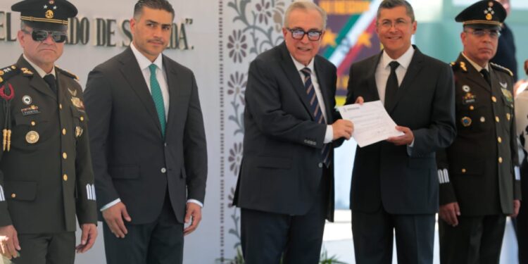 Rocha Moya tomó protesta al general de Brigada, Oscar Rentería Schazarino como nuevo titular de la SSPE