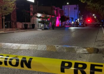 Abandonan a 2 hombres asesinados y encobijados frente a restaurante de Suchi en La Campiña