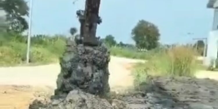 Hallan en brazo completo cuando dragaban un dren en La Laguna de Canachi