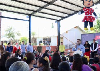 La magia de la Navidad llega a la comunidad de Soyatita, alcalde de Badiraguato organiza posada