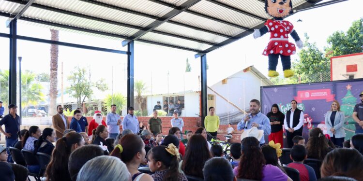 La magia de la Navidad llega a la comunidad de Soyatita, alcalde de Badiraguato organiza posada