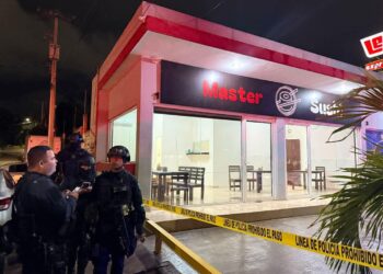Ejecutan con AK-47 y frente a sus comensales al propietario de un Sushi en la Esperanza