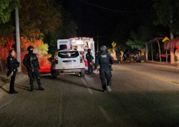 Autoridades federales sorprenden a grupo armado cuando trataban de ejecutar a dos jóvenes en la salida a Imala
