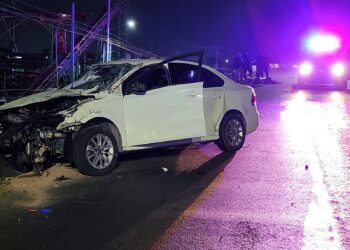 Muere joven al chocar el automóvil que conducía sobre el paso a desnivel de El Palmito