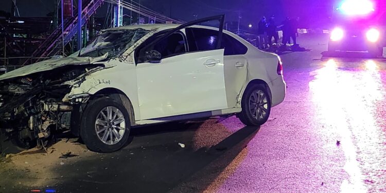 Muere joven al chocar el automóvil que conducía sobre el paso a desnivel de El Palmito