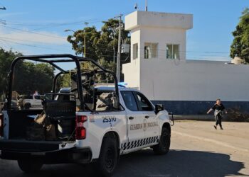 Hombres armados atacan a balazos la base de la PEP en Villa Juárez, Navolato