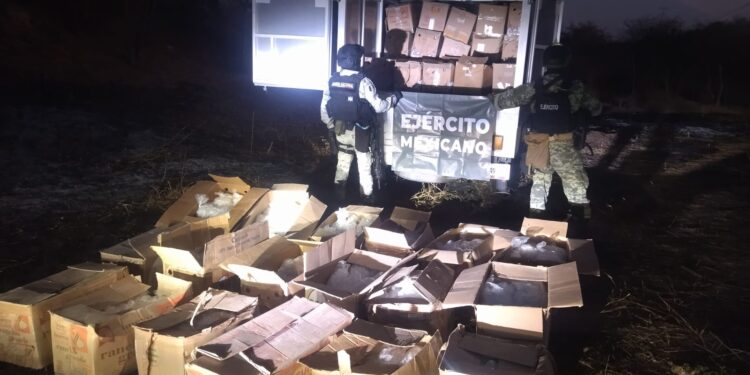 Aseguran camión cargado de metanfetaminas en El Salado