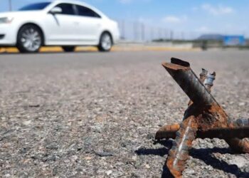 Buscan castigar hasta con 8 años de cárcel a quienes elaboren, transporten y arrojen ponchallantas en Sinaloa
