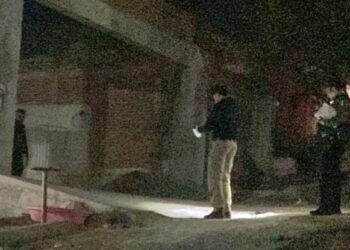 Aseguran durante cateo un vehículo y municiones en Culiacán