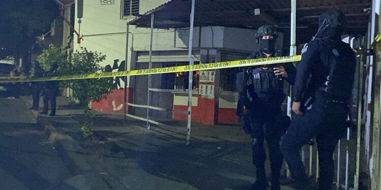 Ejecutan a balazos al encargado de expendio de Tecate en Cañadas