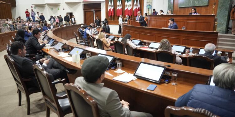 Congreso da lectura a iniciativa de solicitud de crédito de Rocha