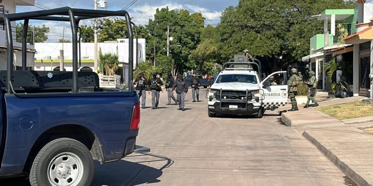 Les caen los federales en la Agustina Ramírez, pero dos peligrosos delincuentes logran huir por entre las casas