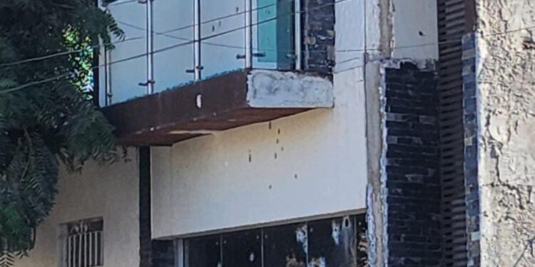 Atacan a balazos residencia de Prados del Sur