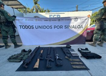 Aseguran vehículo y armamento en El Castillo, Navolato