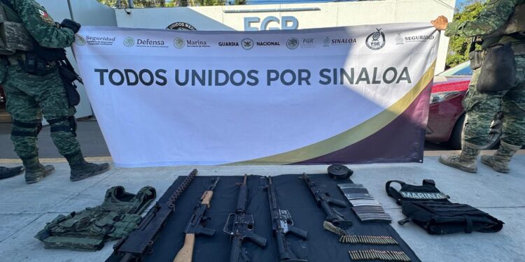 Aseguran vehículo y armamento en El Castillo, Navolato