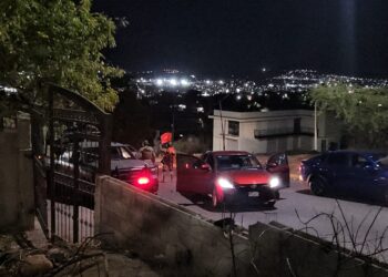 Gatilleros despojan automóvil y auxilian a uno de sus cómplices herido