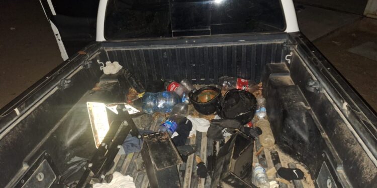 Ejército detienen a 5 hombres armados en una camioneta blindada y 4 armas de fuego largas en La Cruz, Elota