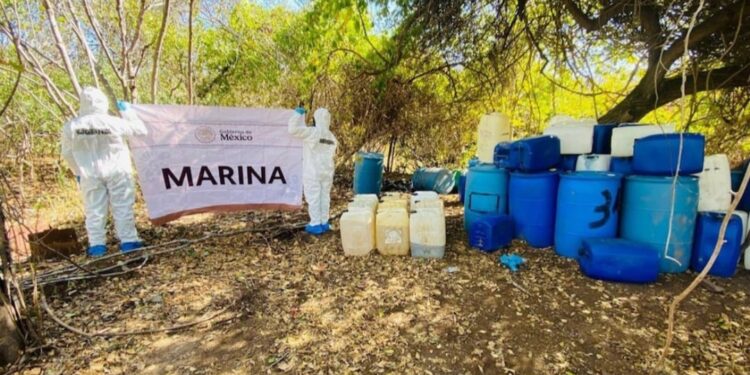 Marina asegura laboratorio clandestino de más de tres mil metros cuadrados en Cosalá