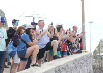 Suma Mazatlán más de 7 mil cruceristas en dos días