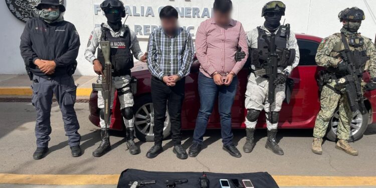 Detienen a dos civiles armados en Culiacán