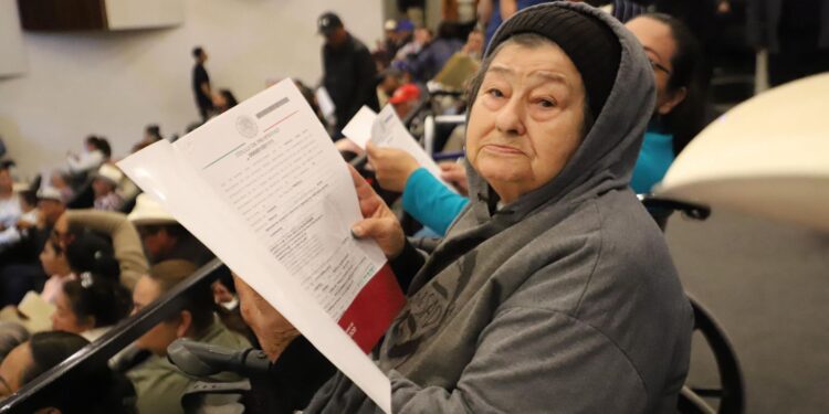 Gobierno de Sinaloa entrega Mil 30 títulos de propiedad a familias del municipio de Guasave: SEBIDES