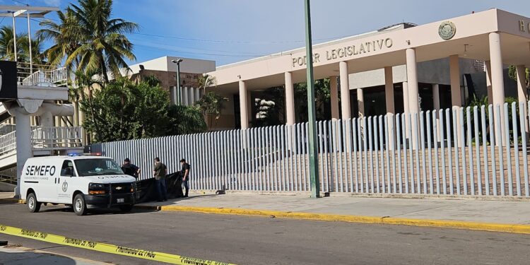 Vocería de la SSPE confirma que cuerpo dejado afuera del Congreso es del ex agente de la FGE