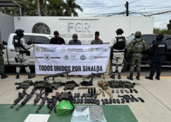 Autoridades Federales y Estatales, aseguran 4 civiles, armamento, vehículos, equipo táctico y artículos para la elaboración de droga