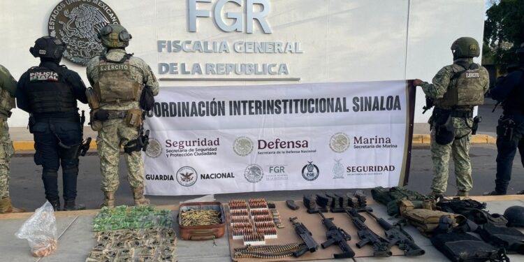 Personal del grupo Interinstitucional aseguró vehículos, armas y municiones en Navolato