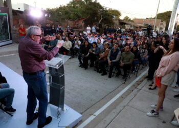 Después de 80 años, en Las Cucas ya se vive de manera más digna: Rocha Moya
