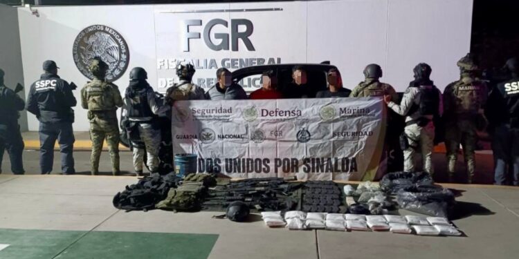 Gupo Interinstitucional asegura vehículo con reporte de robo, puntas de acero y cargadores