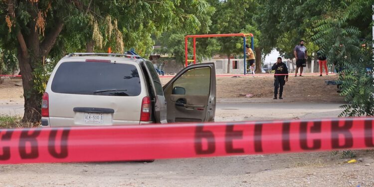 Hallan a un hombre asesinado en una camioneta en Capistrano