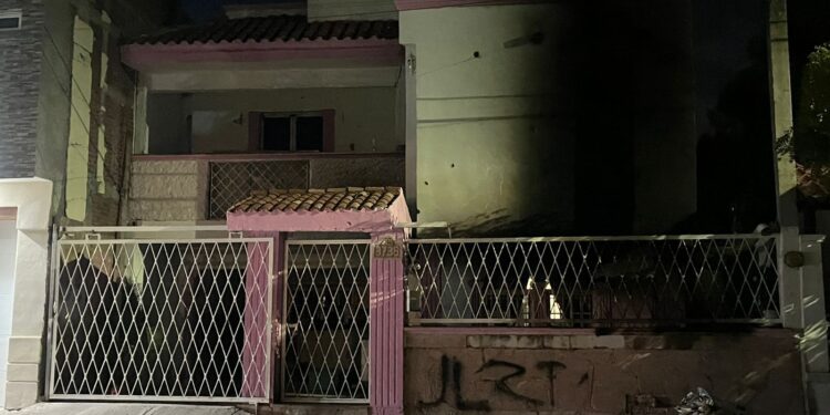 Disparan e incendian una casa en la colonia Guadalupe Victoria