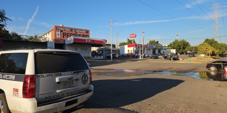 Asesinan a balazos y de “carro a carro” a dos hombres en Los Huizaches