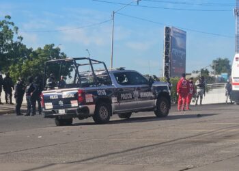 Atentado a balazos dejó 2 policías municipales muertos y uno más herido de bala