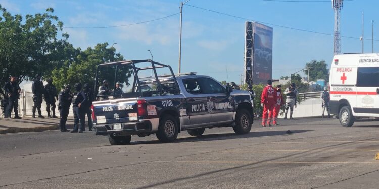 Atentado a balazos dejó 2 policías municipales muertos y uno más herido de bala