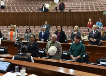 Guarda Congreso minuto de silencio en memoria de víctimas de violencia que afecta a Sinaloa