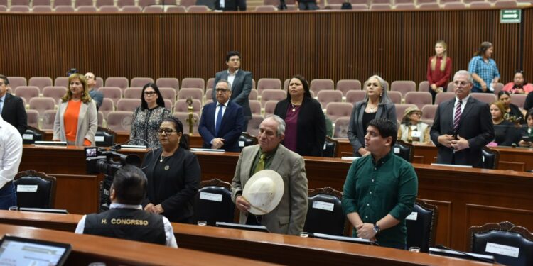 Guarda Congreso minuto de silencio en memoria de víctimas de violencia que afecta a Sinaloa