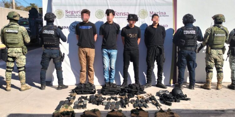 Grupo interinstitucional detiene a cuatro civiles y les asegura armamento y equipo táctico