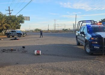 Hallan a 2 hombres ejecutados a balazos en la carretera Culiacán-Eldorado a la altura de “La 20”