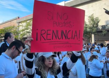 Rocha Moya asegura que no renunciara ante protesta en su contra en Culiacán y Mazatlán