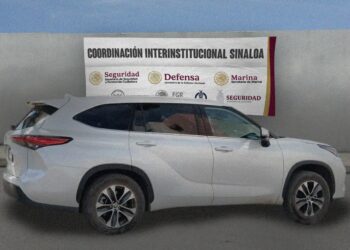 Autoridades aseguran vehículos blindados, armamento, droga y detienen a dos civiles en trabajos conjuntos: SSP Sinaloa